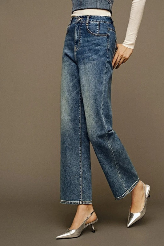 Fashionable Straight-Leg Denim Jeans
