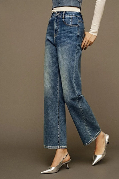 Fashionable Straight-Leg Denim Jeans