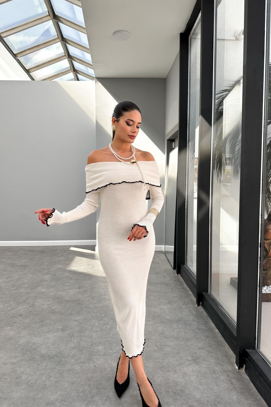 Slim-Fit One-Shoulder Ruffle Work Dress