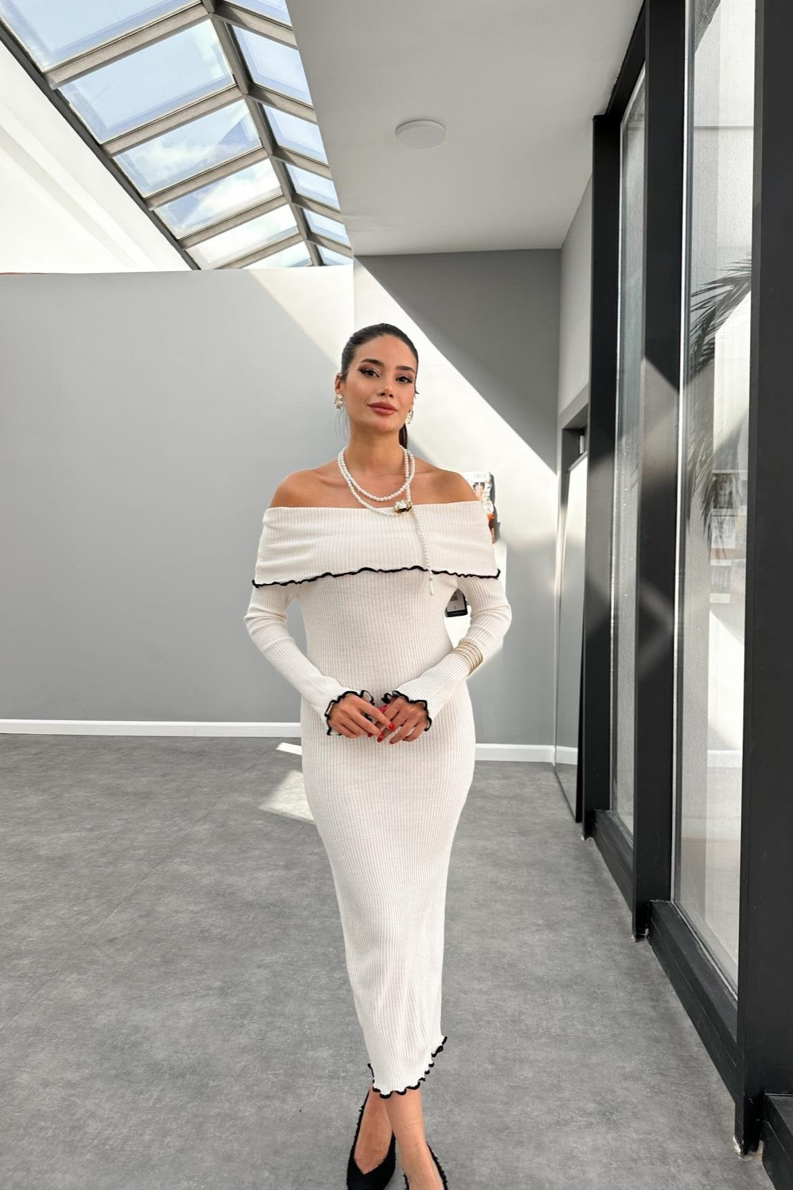 Slim-Fit One-Shoulder Ruffle Work Dress